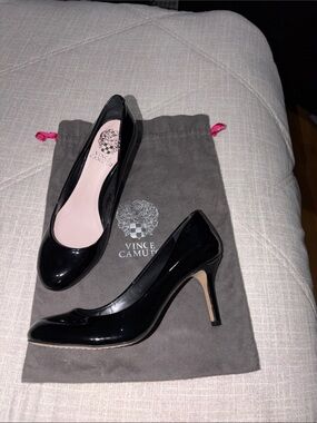 Vince Camuto Black Patent Leather Rounded Toe Pumps
